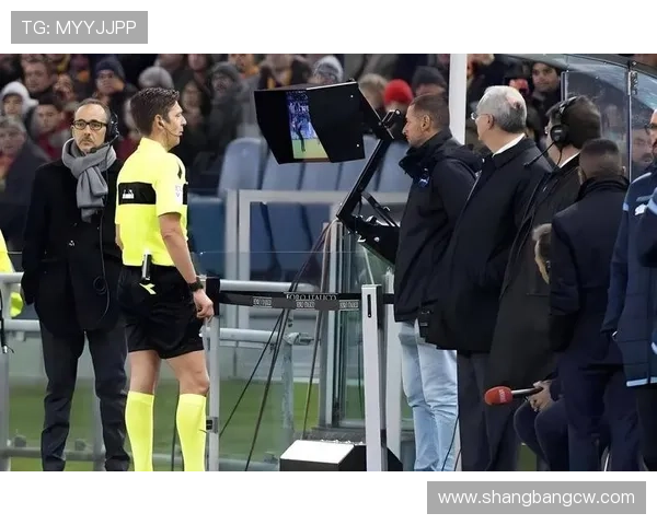 足球明星在绿茵场上的温暖瞬间与感人故事分享